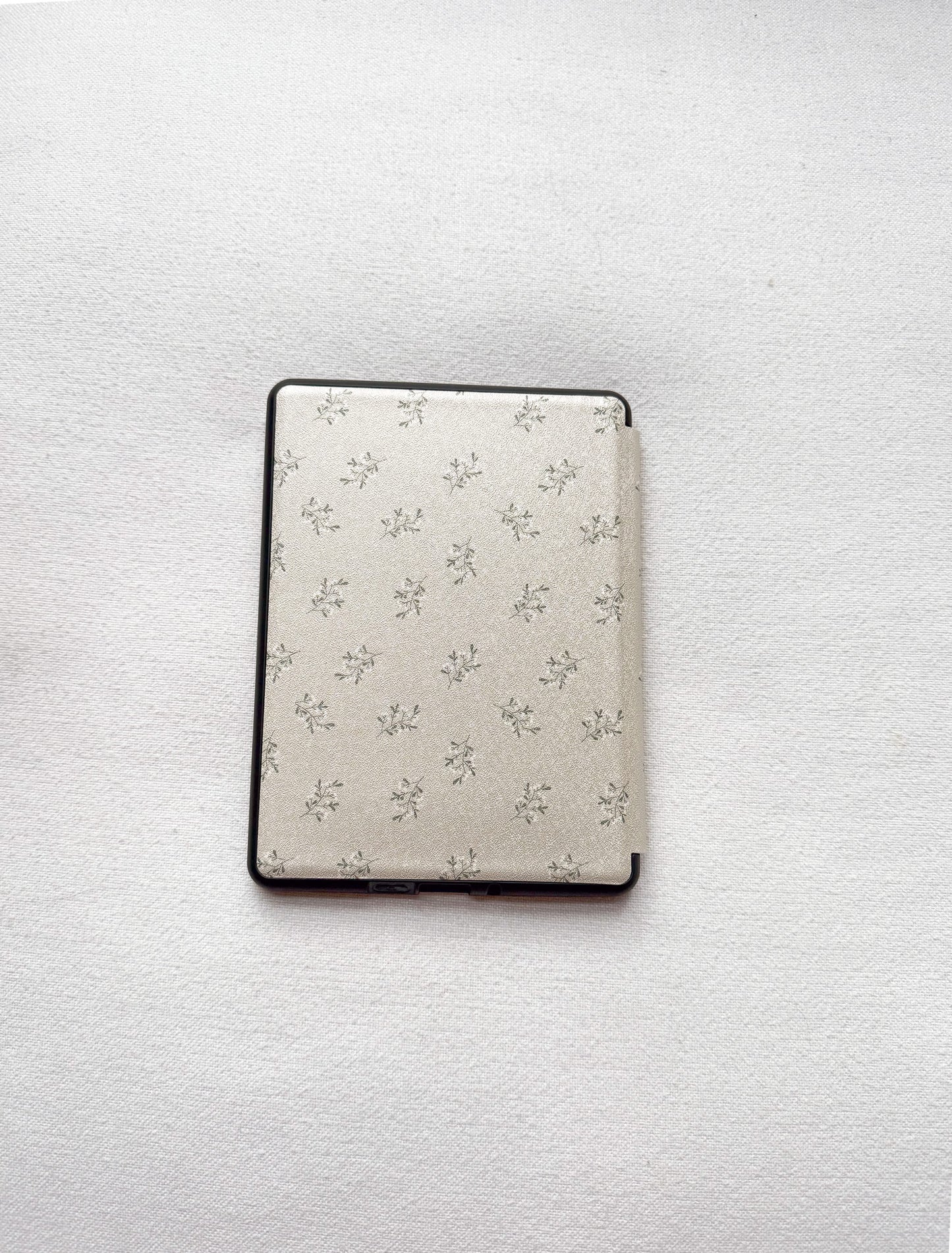 Mistletoe Frost Kindle Case