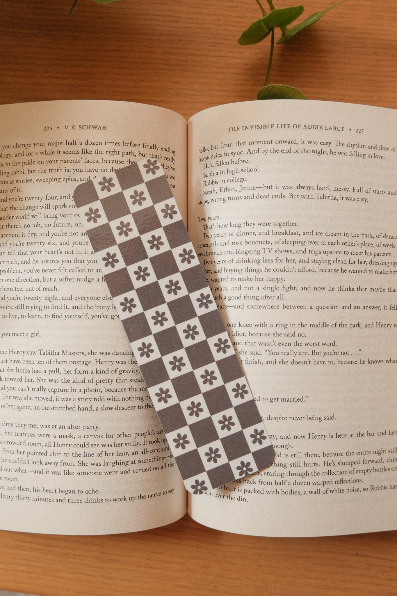 Checkered Flowers Bookmark Collection